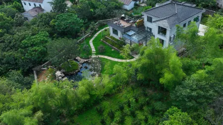 Yixing Xianyinju Private Hot Spring Homestay Отели рядом с достопримечательностью «Longchishan Bicycle Park»