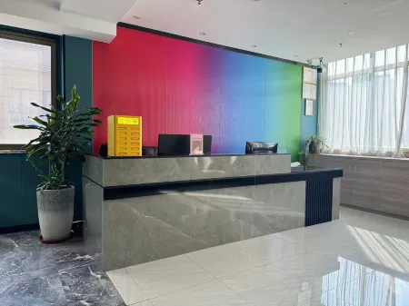 Scarlett Hotel (Jiangmen Heshan Xincheng) Отели рядом с достопримечательностью «Yanshan Sports Park»