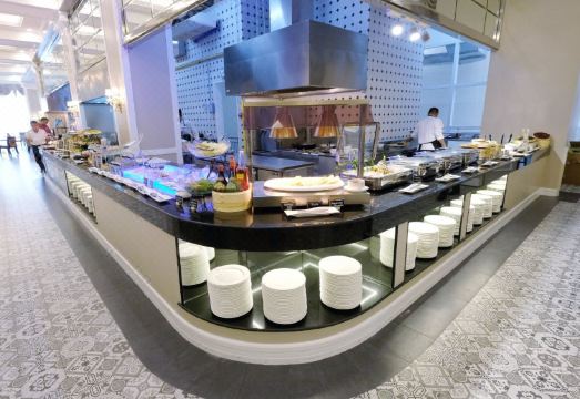 호텔 조식 및 부대시설 2