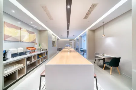 Homeinn Selected Hotel (Huzhou Aishan Yintai City Yishang Street) Отели рядом с достопримечательностью «Qiucheng City Ruins»