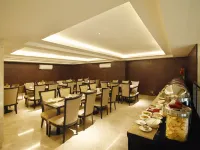 Louis Kienne Hotel Simpang Lima - breakfast