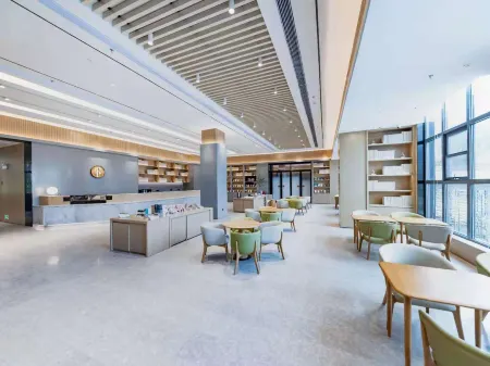 JI Hotel (Yuexi Wenquan Avenue) Отели рядом с достопримечательностью «Dabie Mountain Azalea Ecological Cultural Grand View Garden»