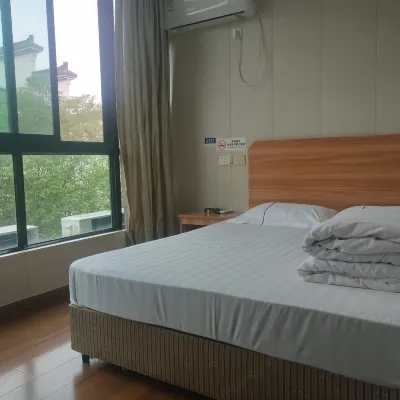 Jiangyin Rongsheng Hotel Hotels near Huaxi Village