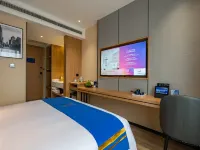 Super 8 Hotel (Beijing Sanlitun Taikoo Li Tuanjiehu Subway Station) Hotels near Chaoyang