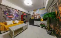 Runaway bear E-sports Hotel