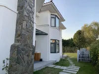 Qinyuan Lake View Pool Villa Hotels in Kunshan