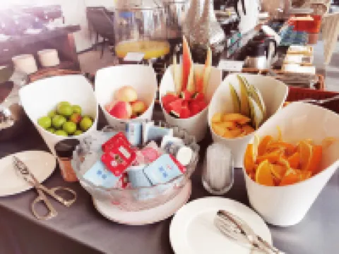 珠海金葉五洲皇冠酒店（拱北口岸高鐵站店）