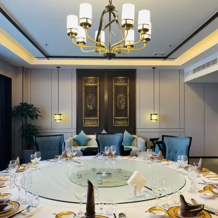 Rebecca Hotel (Xuchang Caowei Ancient Town Pangdonglai Times Square)