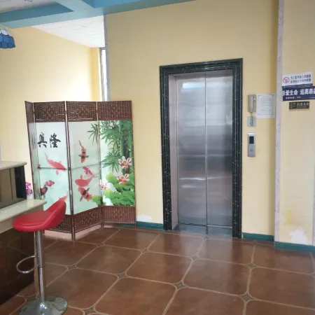 Luojiang Le to the Express Hotel Отели рядом с достопримечательностью «Sichuan Institute of Technology (Luojiang Campus)»