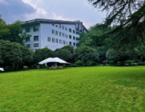 ดีฟลาย เจ้อเจียง โฮเต็ล โรงแรมใกล้วิวท่าเรือดอกไม้