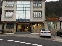 longmenwanshanzhaung Hotel in zona Mingtang Mountain