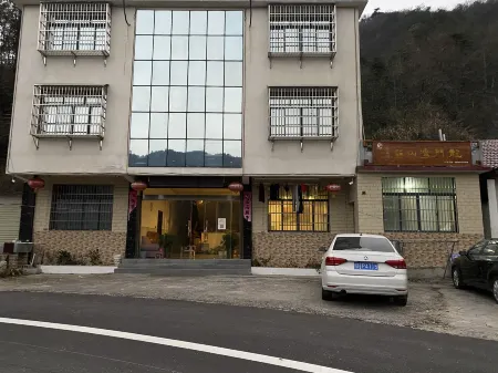 longmenwanshanzhaung Отели рядом с достопримечательностью «Mingtang Mountain»