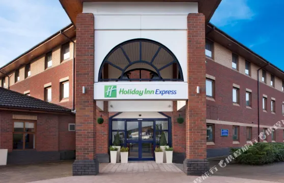 Holiday Inn Express 沃維克M40，JCT.15