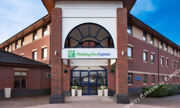 Holiday Inn Express Warwick - Stratford-Upon-Avon by IHG