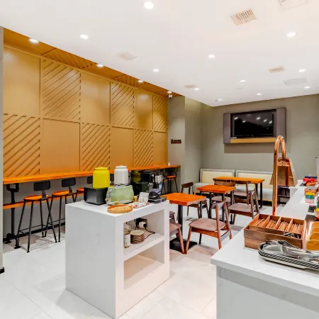 Qingmu Platinum Hotel (Ma'anshan East High-speed Railway Station Cihuhe Road)