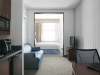 River Hotel Отели рядом с достопримечательностью «Парк Миллениум-парк»