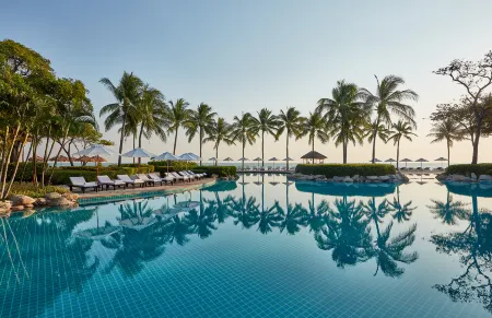 Hyatt Regency Hua Hin Отели рядом с достопримечательностью «Сьюан Сон Прадипат Бич»