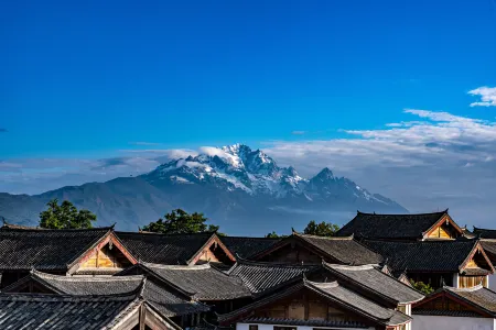 Panoramic View of Snow Mountain in Shanye Rizhao Jinshan (Lijiang Ancient City Branch) Отели рядом с достопримечательностью «Old Town of Lijiang»