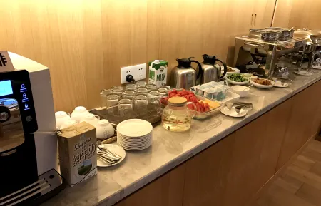 White Cloud Boutique Hotel Отели рядом с достопримечательностью «Night View of Mountain City»