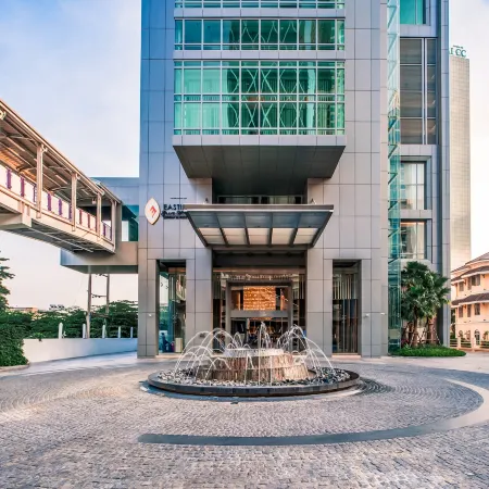 Eastin Grand Hotel Sathorn Отели рядом с достопримечательностью «Станция метро Surasak»