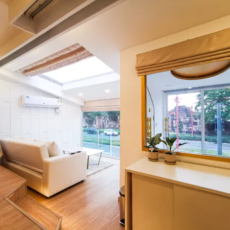 One Dhatu Ayutthaya Premium Homestay Отели рядом с достопримечательностью «Ват Куди Дао»