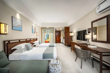 Yelan Bay Resort