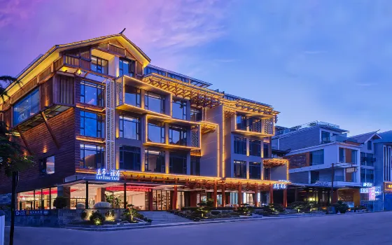 Lanting Elegant Restaurant Hotel (Zhangjiajie National Forest Park Sign Store) Hotels near Charming Xiangxi Theatre