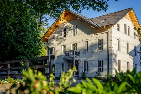 Boutique Hotel Sunrose 7 - Gourmet & Spa Отели в г. Лог-у-Бохіню