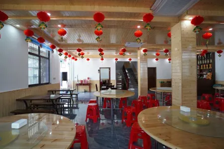 Huoshan Ancient Tea Tree Homestay Отели рядом с достопримечательностью «Dabie Mountain Main Peak (Baima Main Peak)»