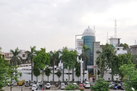 Hotel Mandakini Royale Отели рядом с достопримечательностью «Moti Jheel»