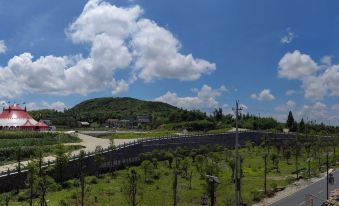 Yuntai Mountain Villa