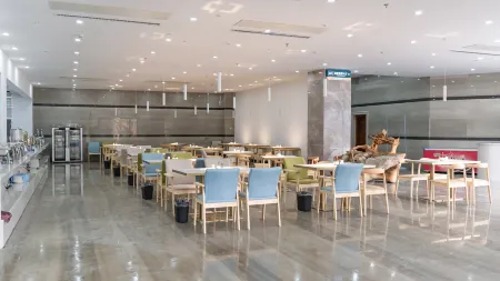 CLIFF HOT SPRING HOTEL Отели рядом с достопримечательностью «Sinan Ancient City»