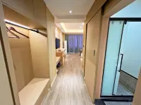 Yunxuan Homeland Hot Spring Hotel - parking
