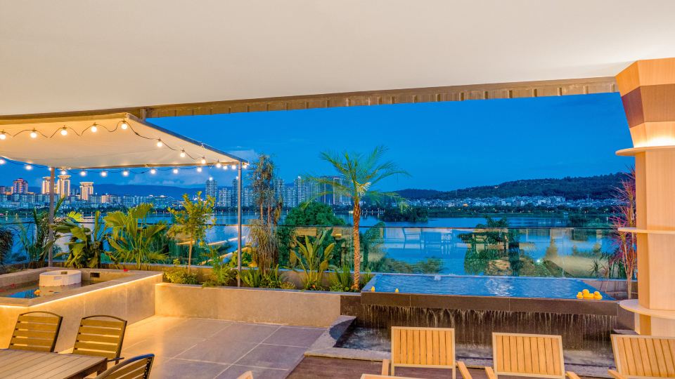 Qingyuan Private Hot Spring Resort Hotel (Mile Huquan Ecological Park)