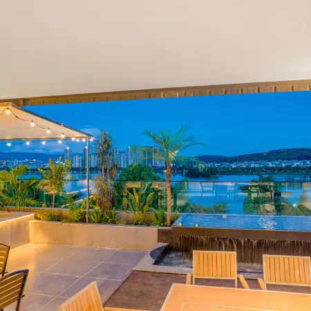 Qingyuan Private Hot Spring Resort Hotel (Mile Huquan Ecological Park)