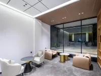 Nanfeng Hotel (Holiday Beach International Convention and Exhibition Center) Hotels near Jiari Beach