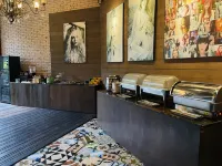 Elegant Hotel - breakfast