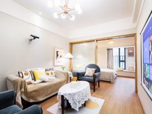 Chongqing Joy Art Cinema Apartment (Guanyinqiao Pedestrian Street)