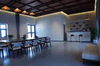 漫覓石光民宿 Hotels in Yining County
