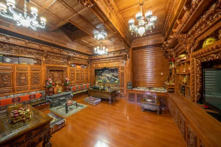 Lugu Lake Ruifeng Mountain Lodge Отели рядом с достопримечательностью «Lover Tree»