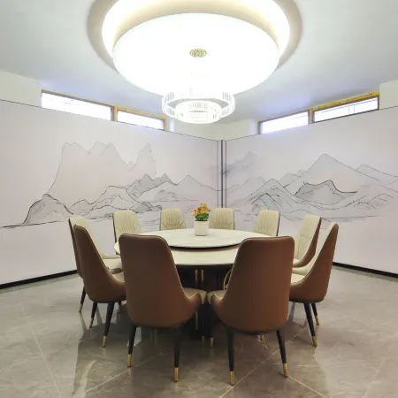 Earl Family Hotel (Changbai Mountain North Slope Distribution Center Erdao Baihe)