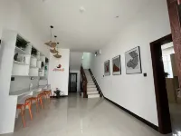 Three Cats Hostel (Mangshi)