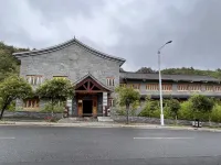 Shangrao Lingshan Holiday Hotel (Lingshan Cableway Branch) Hotels near Jiangxi Lingshan