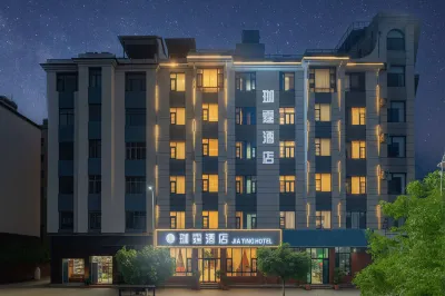 Jiating Hotel at Qujing North Station Hotel dekat Yulin Shanshui Commercial Pedestrian Street