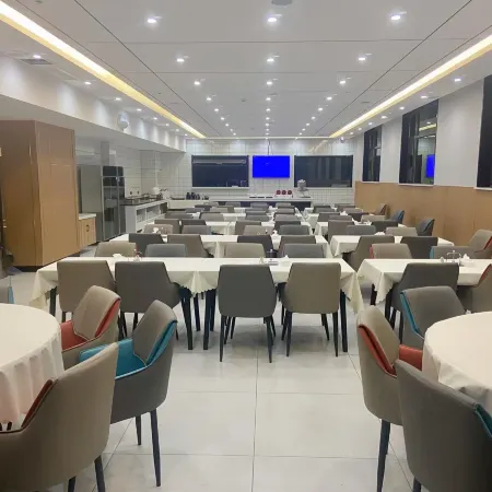 Huajing International Hotel (Huayin Huashan Mountain Scenic Area Yuquan Courtyard Branch)