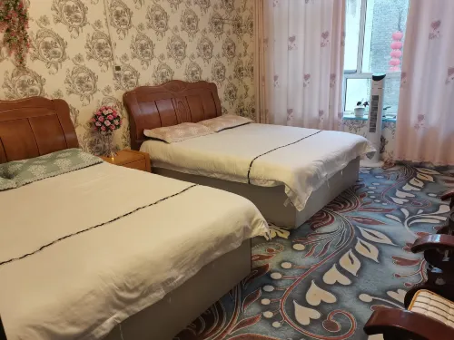 Gongliu Canal-side Homestay (Wetland Park)