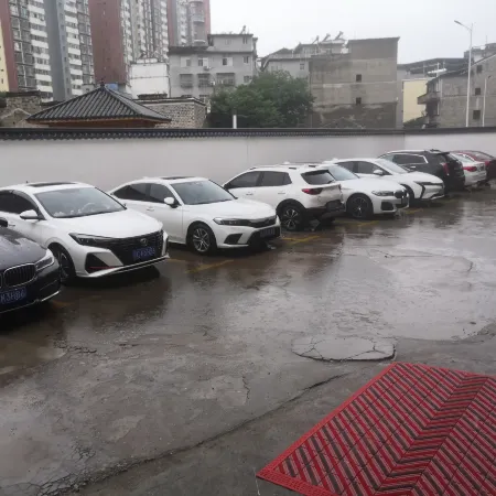 Anman Hotel (Fengcheng Railway Station Hengfeng Plaza)