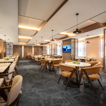 Atour Hotel on National Highway 318 in Xinduqiao, Kangding