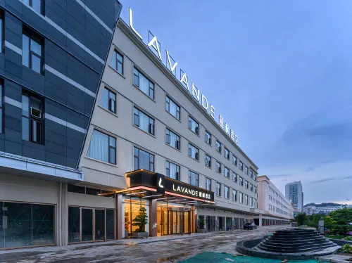 Lifeng Hotel (Qujing High speed Railway Station Branch) فنادق في تشيُ جينغ