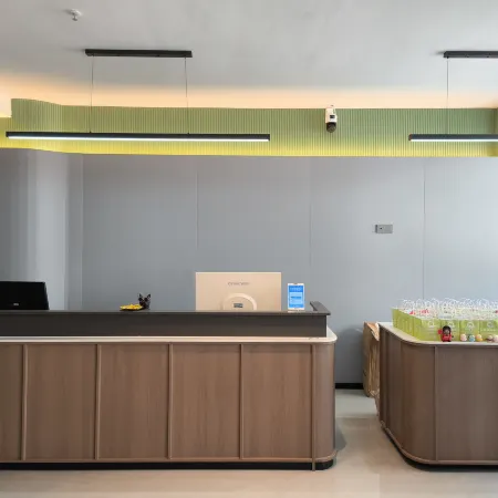 Qianyue Hotel (Luodian Pearl Plaza)